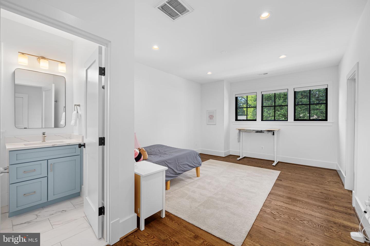 3433 N EDISON ST, ARLINGTON, Virginia 22207, 6 Bedrooms Bedrooms, ,6 BathroomsBathrooms,Residential,For sale,3433 N EDISON ST,VAAR2059418 MLS # VAAR2059418