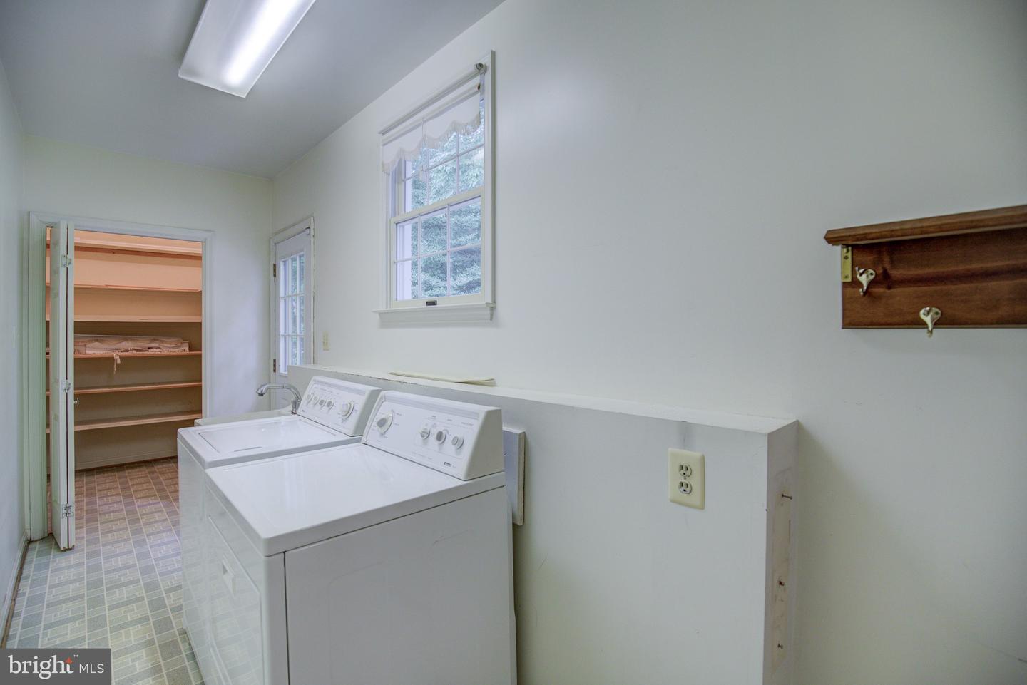 9708 S PARK CIR, FAIRFAX STATION, Virginia 22039, 4 Bedrooms Bedrooms, ,2 BathroomsBathrooms,Residential,For sale,9708 S PARK CIR,VAFX2248656 MLS # VAFX2248656