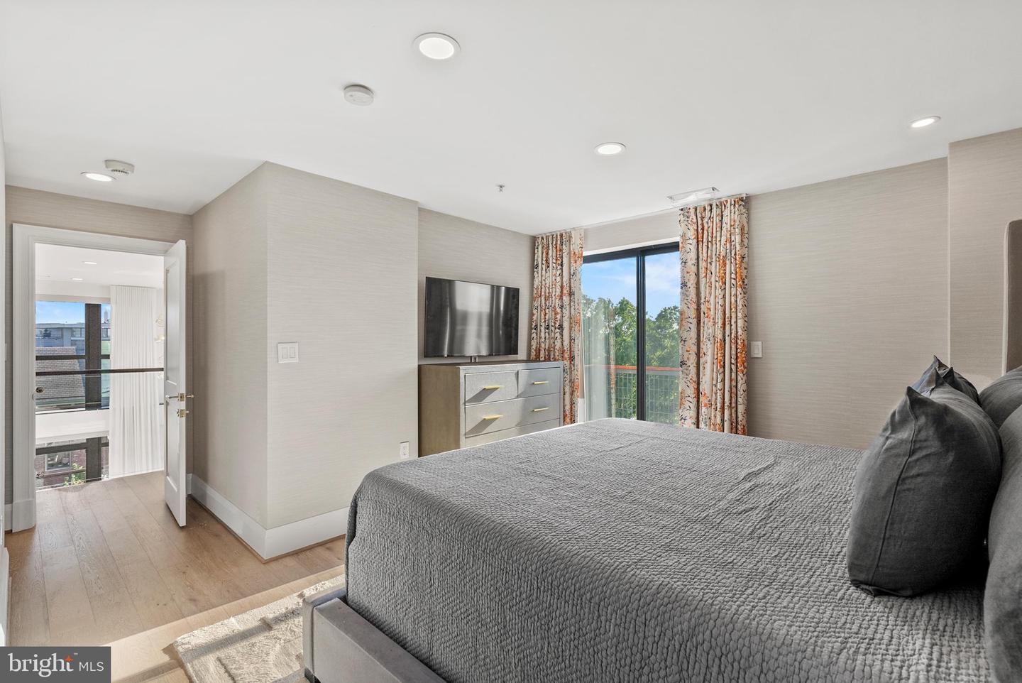 1401 Q ST NW #605, WASHINGTON, District Of Columbia 20009, 2 Bedrooms Bedrooms, ,2 BathroomsBathrooms,Residential,For sale,1401 Q ST NW #605,DCDC2206356 MLS # DCDC2206356