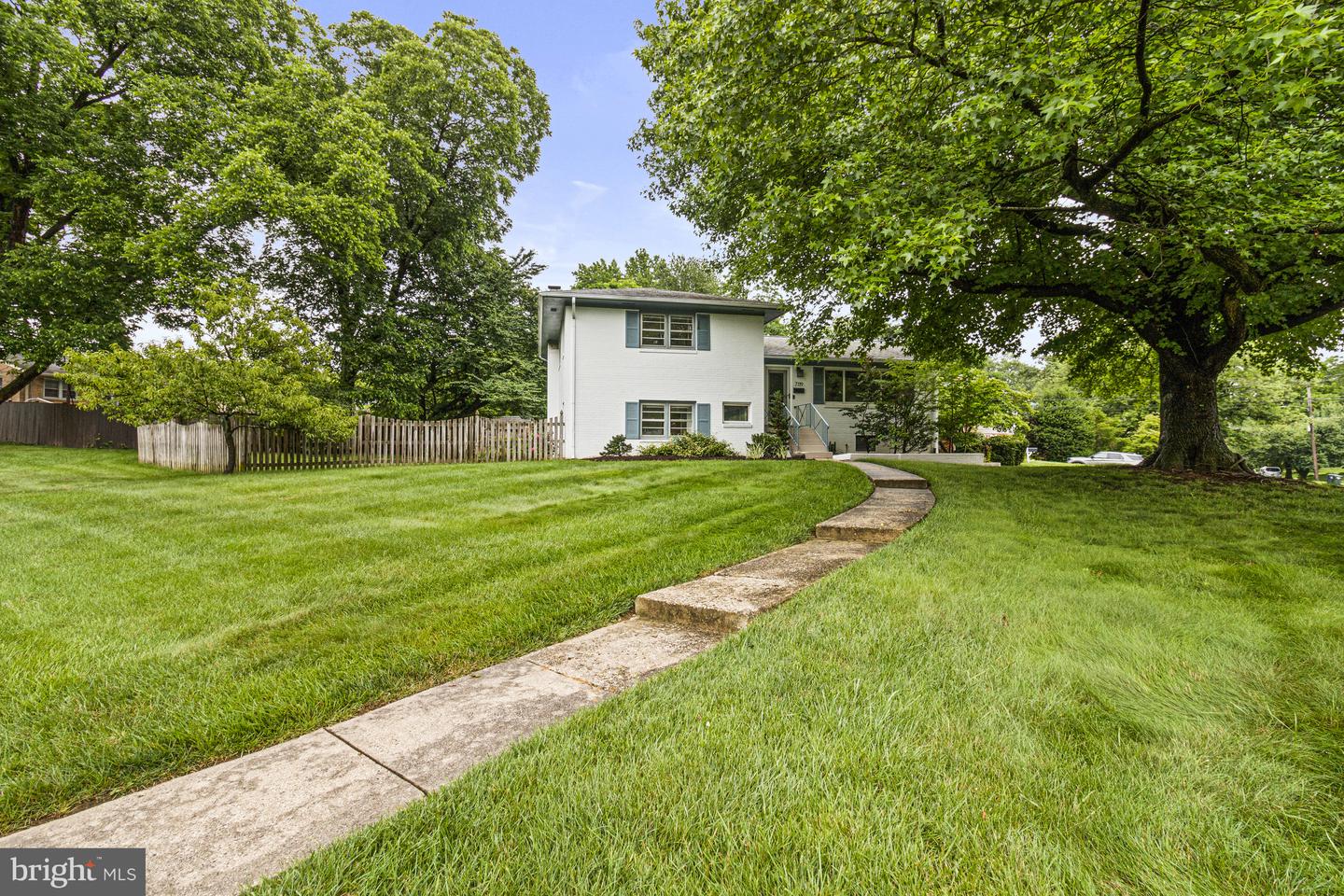 7119 SEA CLIFF RD, MCLEAN, Virginia 22101, 4 Bedrooms Bedrooms, ,3 BathroomsBathrooms,Residential,For sale,7119 SEA CLIFF RD,VAFX2248330 MLS # VAFX2248330
