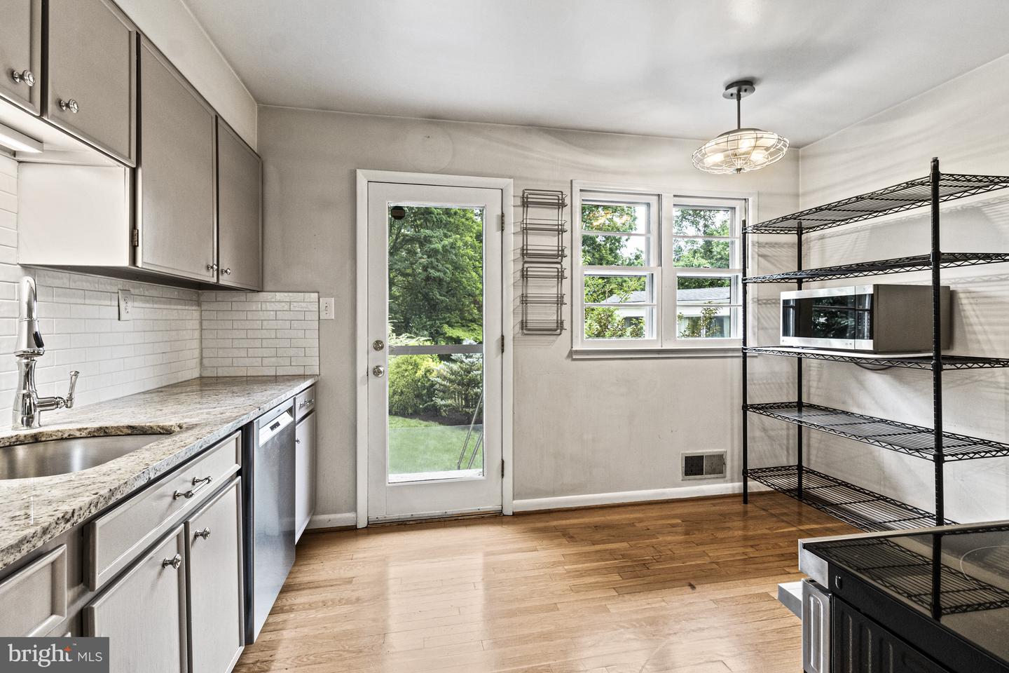 7119 SEA CLIFF RD, MCLEAN, Virginia 22101, 4 Bedrooms Bedrooms, ,3 BathroomsBathrooms,Residential,For sale,7119 SEA CLIFF RD,VAFX2248330 MLS # VAFX2248330