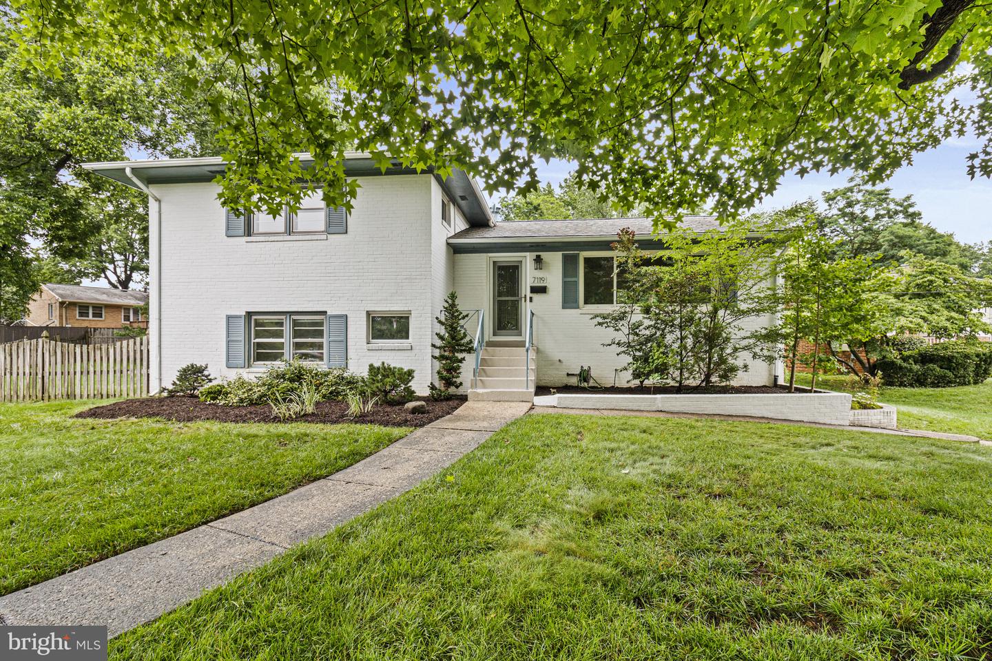 7119 SEA CLIFF RD, MCLEAN, Virginia 22101, 4 Bedrooms Bedrooms, ,3 BathroomsBathrooms,Residential,For sale,7119 SEA CLIFF RD,VAFX2248330 MLS # VAFX2248330