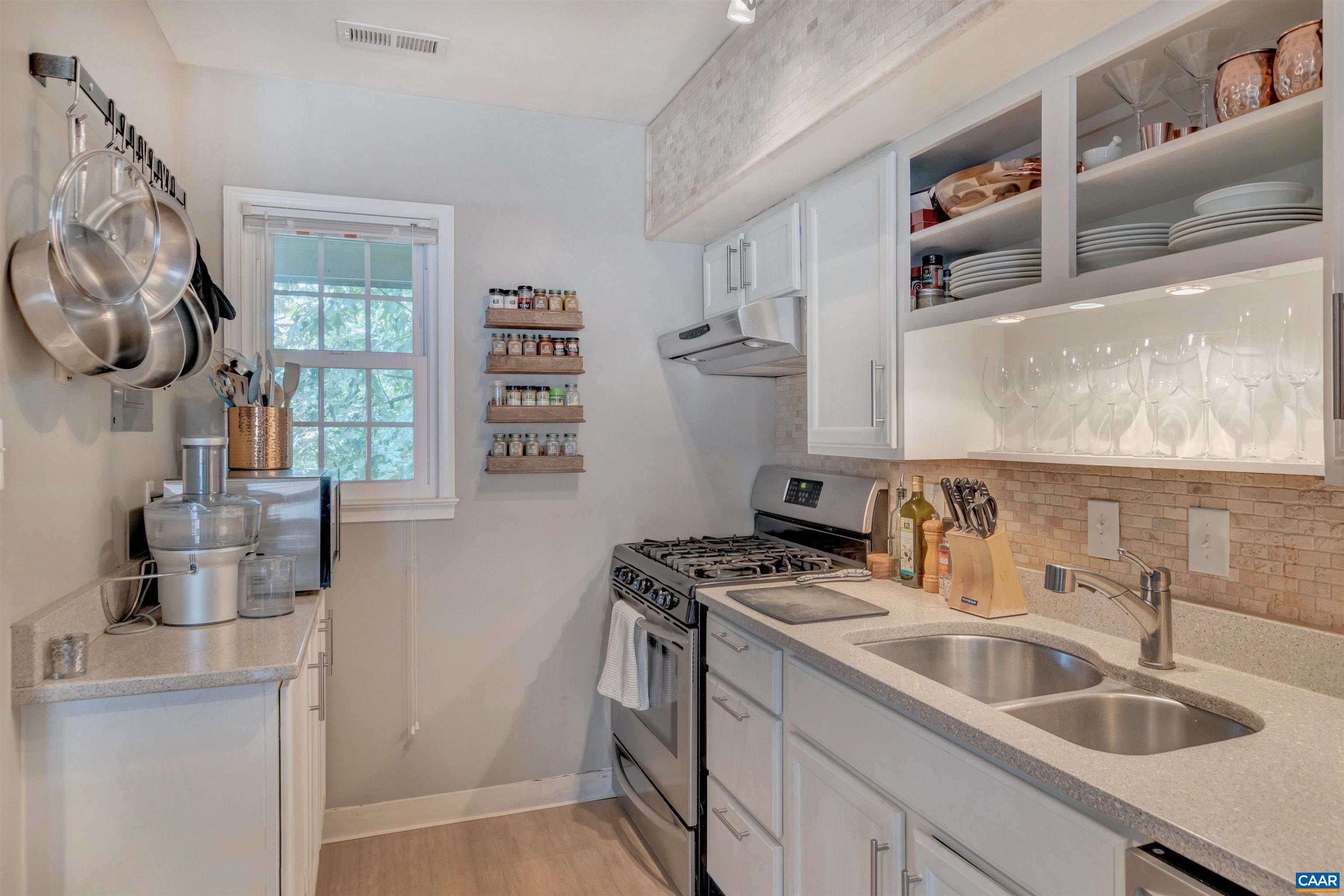 2421 BARRACKS PL, CHARLOTTESVILLE, Virginia 22901, 2 Bedrooms Bedrooms, ,1 BathroomBathrooms,Residential,Hessian Hills 2421-4,2421 BARRACKS PL,665902 MLS # 665902