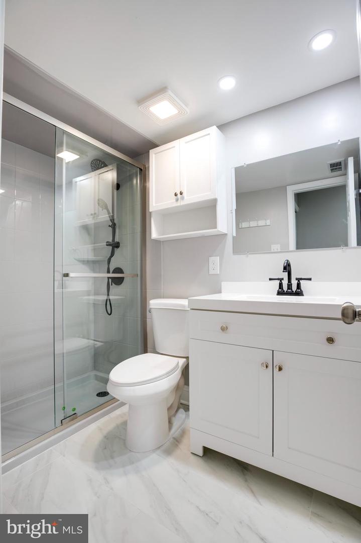 9704 KINGSBRIDGE DR #203, FAIRFAX, Virginia 22031, 1 Bedroom Bedrooms, ,1 BathroomBathrooms,Residential,For sale,9704 KINGSBRIDGE DR #203,VAFX2248978 MLS # VAFX2248978
