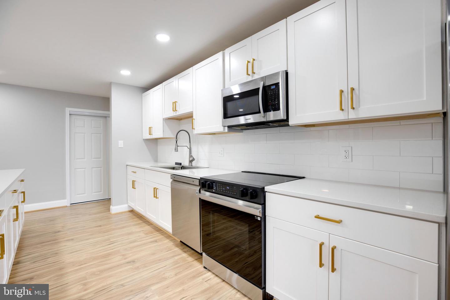 9704 KINGSBRIDGE DR #203, FAIRFAX, Virginia 22031, 1 Bedroom Bedrooms, ,1 BathroomBathrooms,Residential,For sale,9704 KINGSBRIDGE DR #203,VAFX2248978 MLS # VAFX2248978