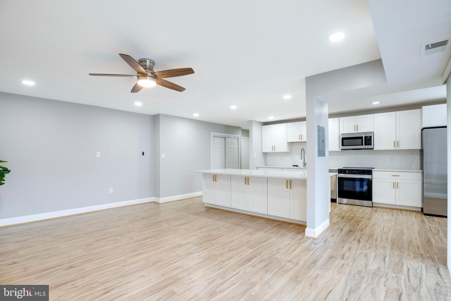 9704 KINGSBRIDGE DR #203, FAIRFAX, Virginia 22031, 1 Bedroom Bedrooms, ,1 BathroomBathrooms,Residential,For sale,9704 KINGSBRIDGE DR #203,VAFX2248978 MLS # VAFX2248978