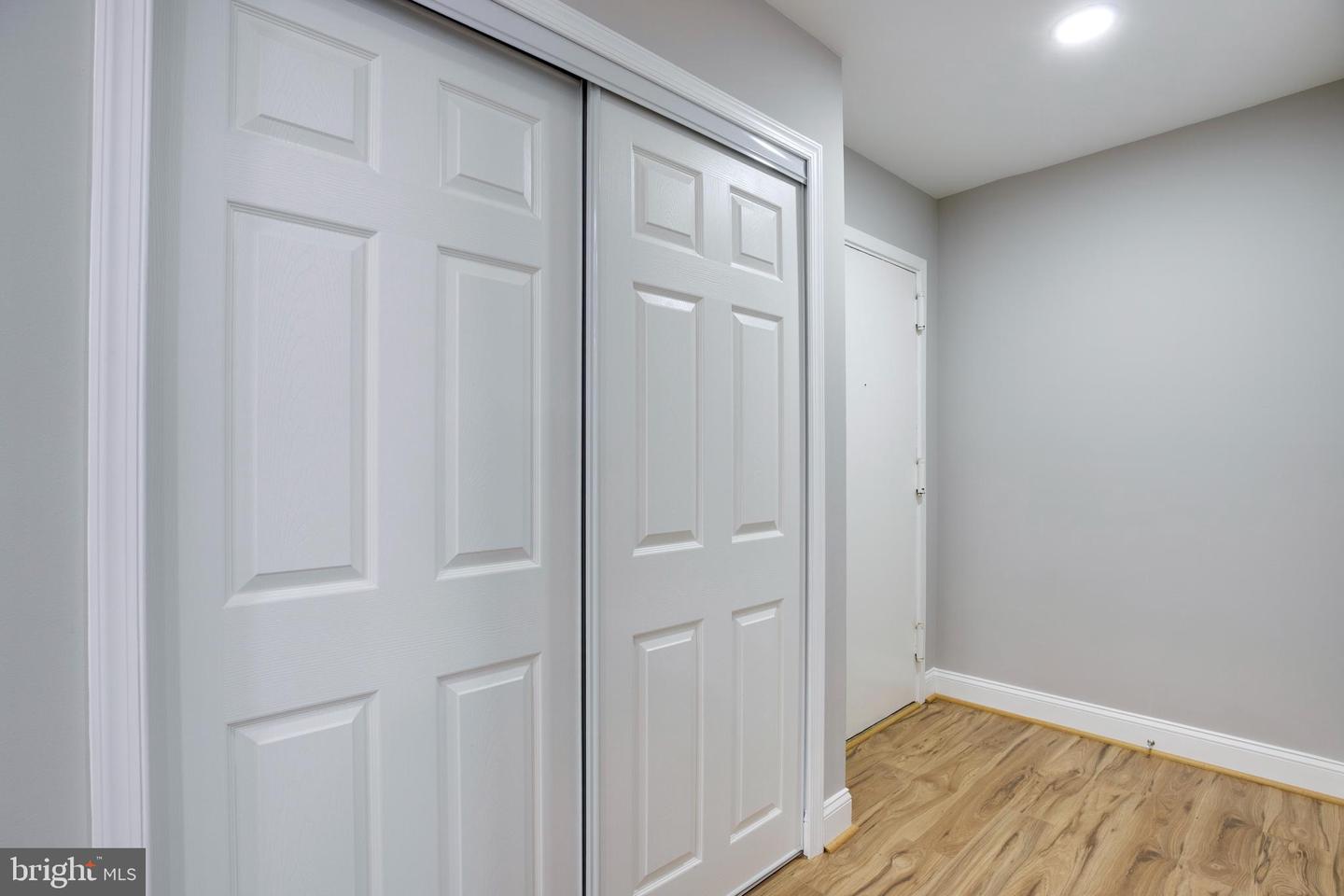 9704 KINGSBRIDGE DR #203, FAIRFAX, Virginia 22031, 1 Bedroom Bedrooms, ,1 BathroomBathrooms,Residential,For sale,9704 KINGSBRIDGE DR #203,VAFX2248978 MLS # VAFX2248978