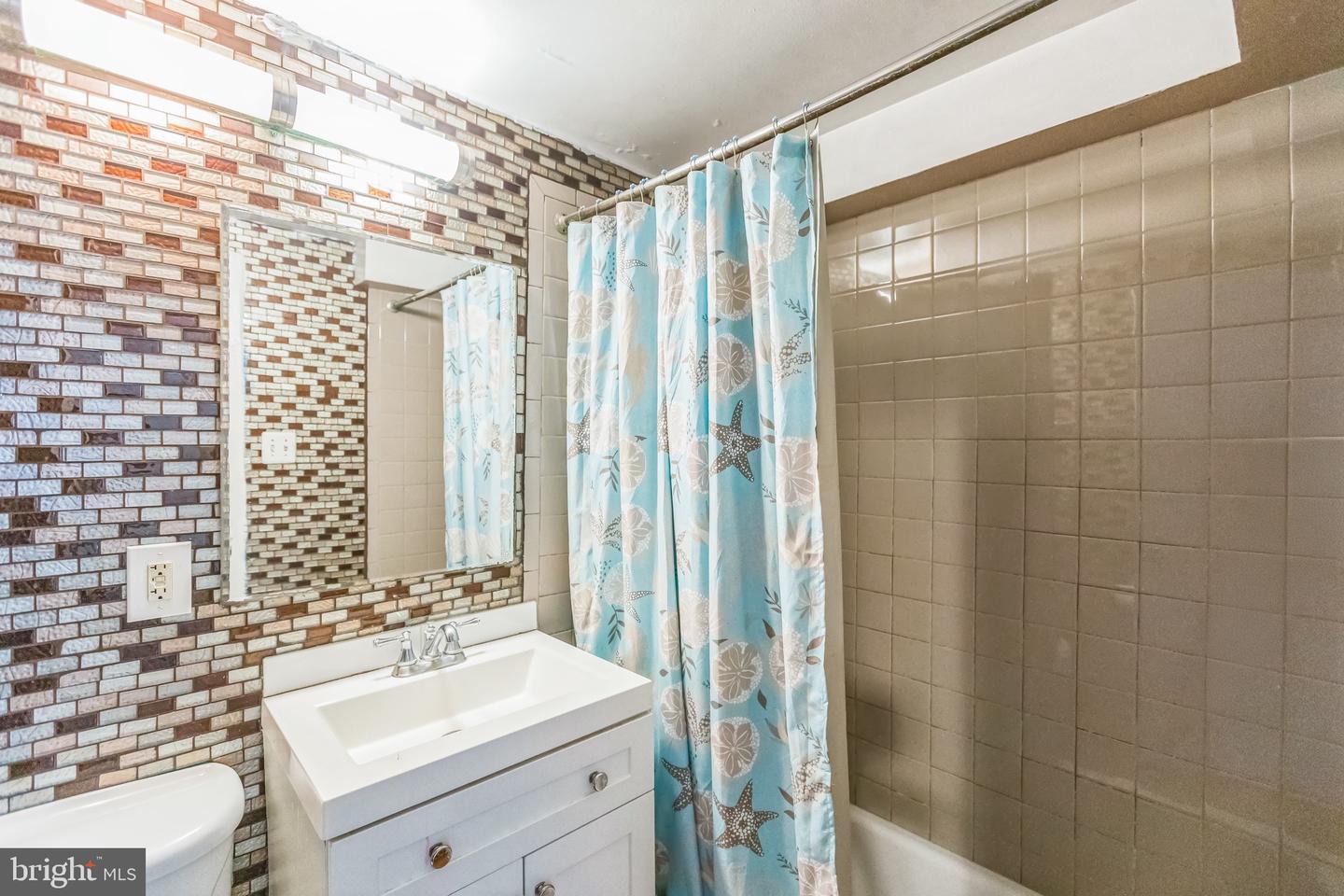 3902 14TH ST NW #116, WASHINGTON, District Of Columbia 20011, 1 Bedroom Bedrooms, ,1 BathroomBathrooms,Residential,For sale,3902 14TH ST NW #116,DCDC2206474 MLS # DCDC2206474