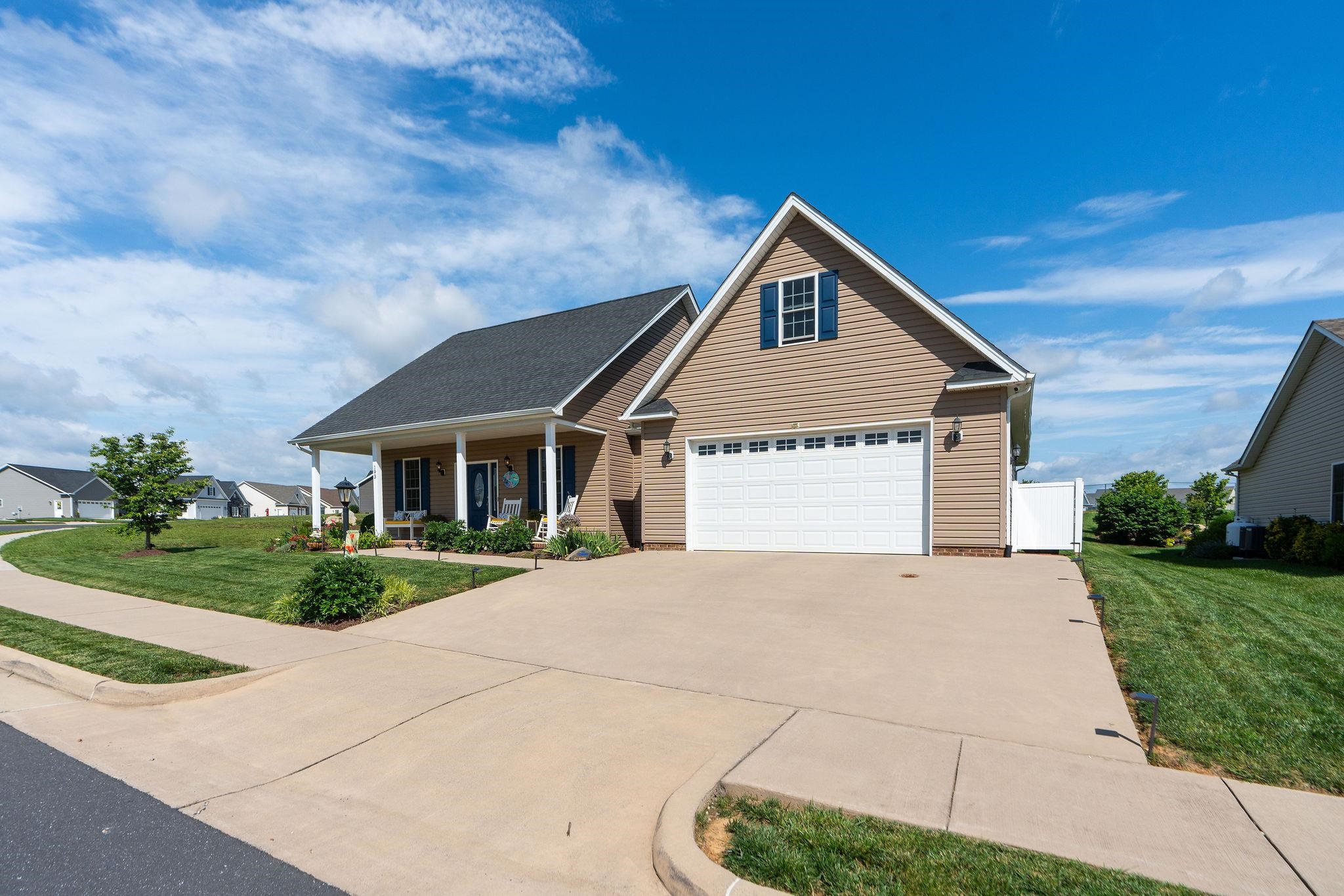 193 LOCUST GROVE LN, STUARTS DRAFT, Virginia 24477, 3 Bedrooms Bedrooms, ,2 BathroomsBathrooms,Residential,193 LOCUST GROVE LN,666006 MLS # 666006