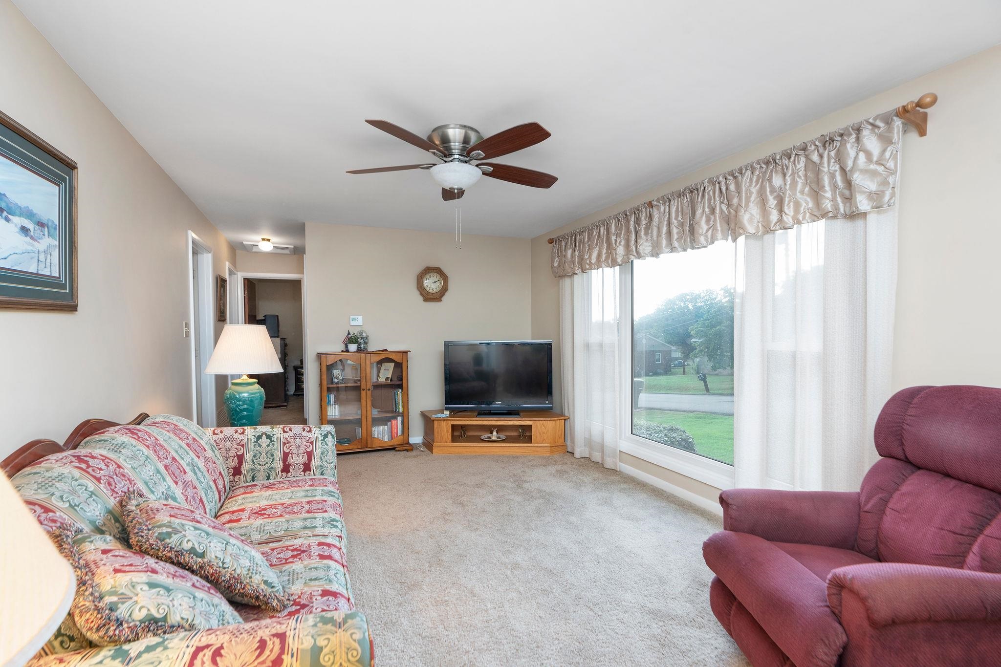 2517 N SHARLAINE DR, STAUNTON, Virginia 24401, 3 Bedrooms Bedrooms, ,1 BathroomBathrooms,Residential,2517 N SHARLAINE DR,666007 MLS # 666007