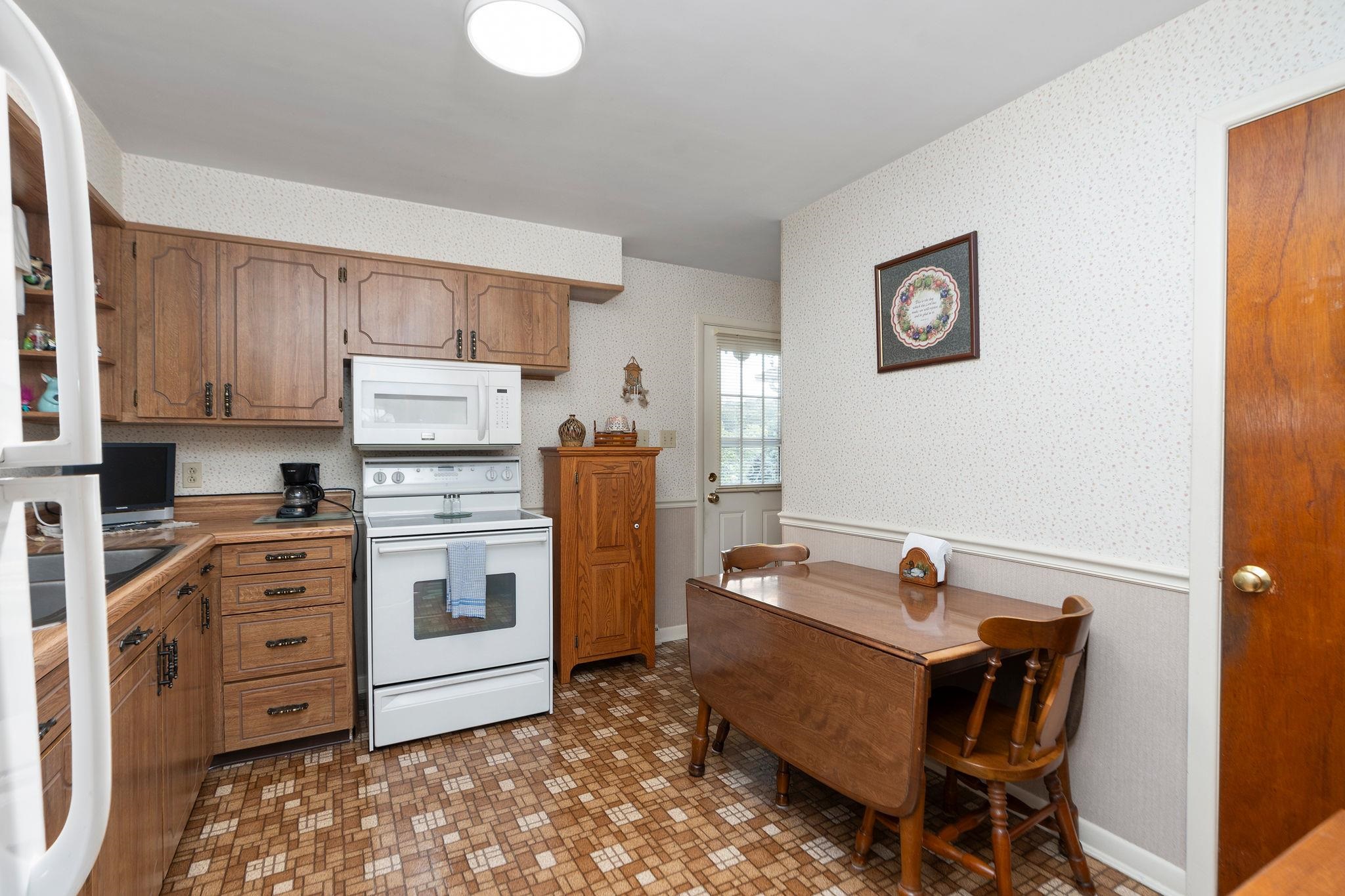 2517 N SHARLAINE DR, STAUNTON, Virginia 24401, 3 Bedrooms Bedrooms, ,1 BathroomBathrooms,Residential,2517 N SHARLAINE DR,666007 MLS # 666007