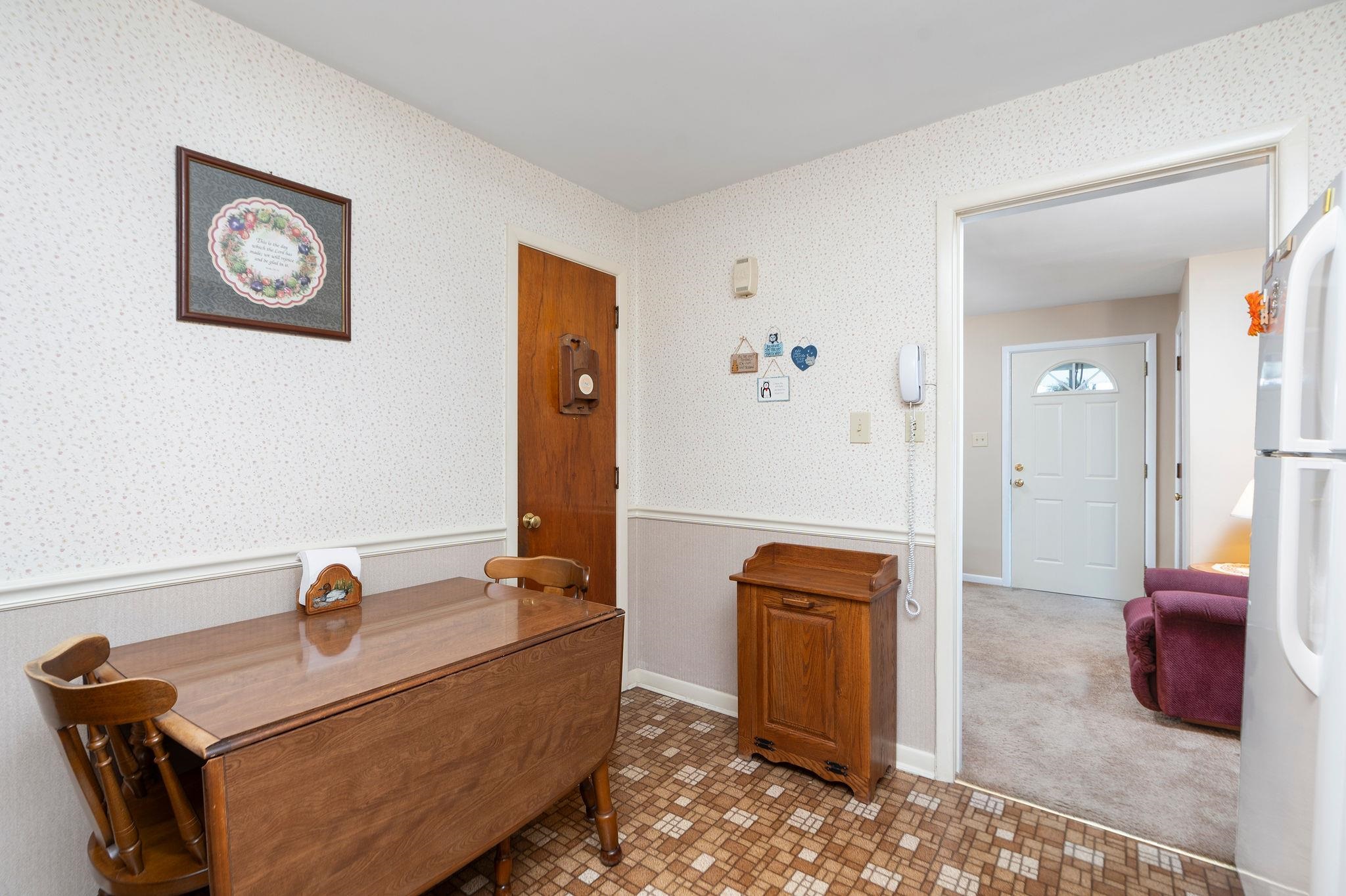 2517 N SHARLAINE DR, STAUNTON, Virginia 24401, 3 Bedrooms Bedrooms, ,1 BathroomBathrooms,Residential,2517 N SHARLAINE DR,666007 MLS # 666007