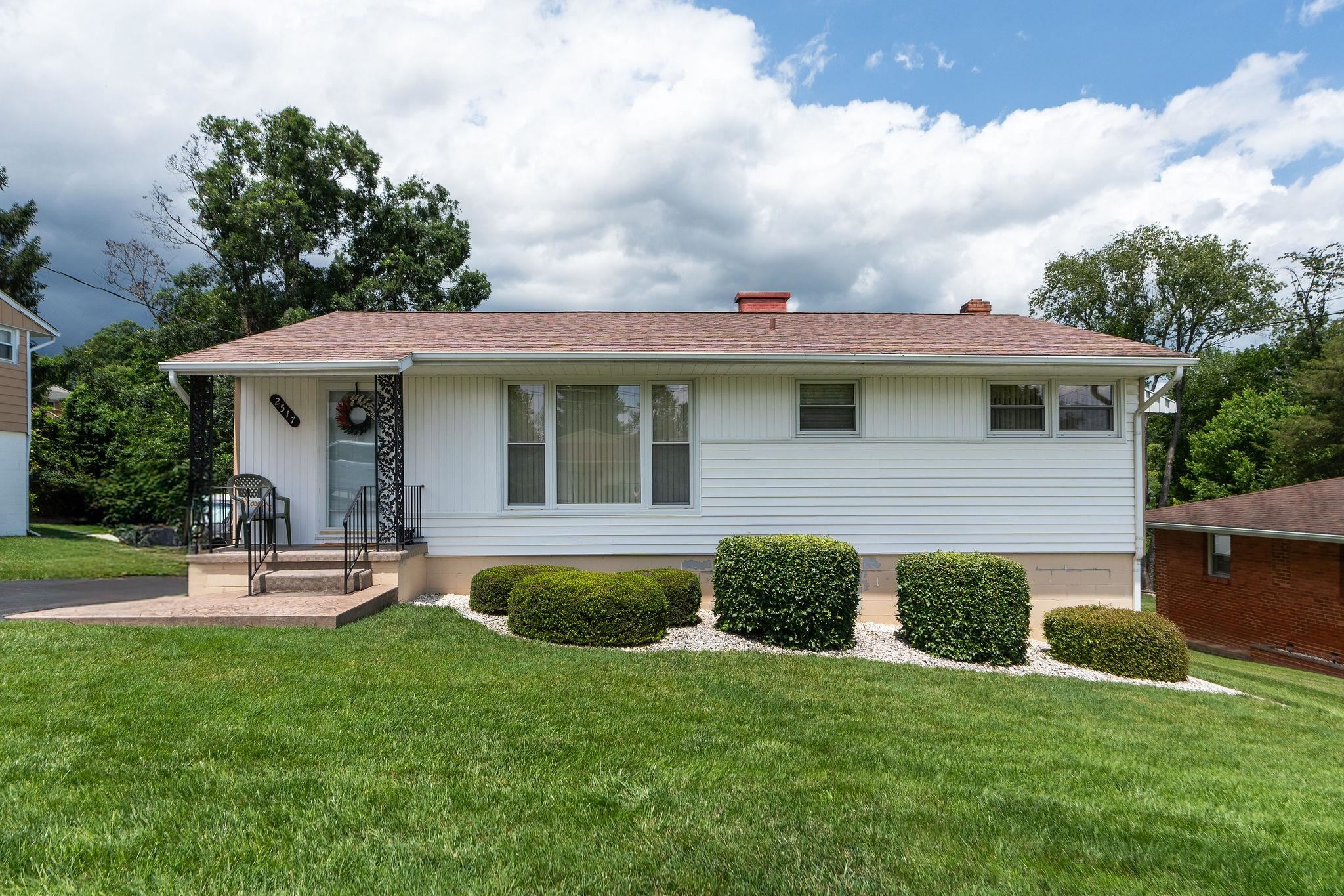 2517 N SHARLAINE DR, STAUNTON, Virginia 24401, 3 Bedrooms Bedrooms, ,1 BathroomBathrooms,Residential,2517 N SHARLAINE DR,666007 MLS # 666007