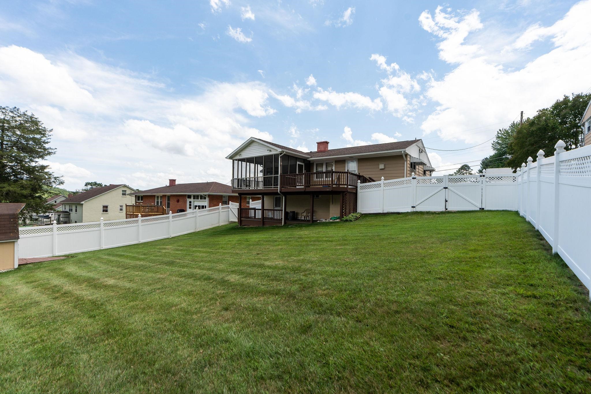 2517 N SHARLAINE DR, STAUNTON, Virginia 24401, 3 Bedrooms Bedrooms, ,1 BathroomBathrooms,Residential,2517 N SHARLAINE DR,666007 MLS # 666007
