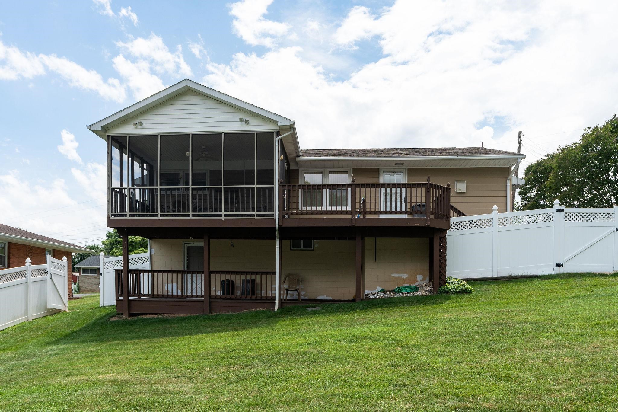 2517 N SHARLAINE DR, STAUNTON, Virginia 24401, 3 Bedrooms Bedrooms, ,1 BathroomBathrooms,Residential,2517 N SHARLAINE DR,666007 MLS # 666007