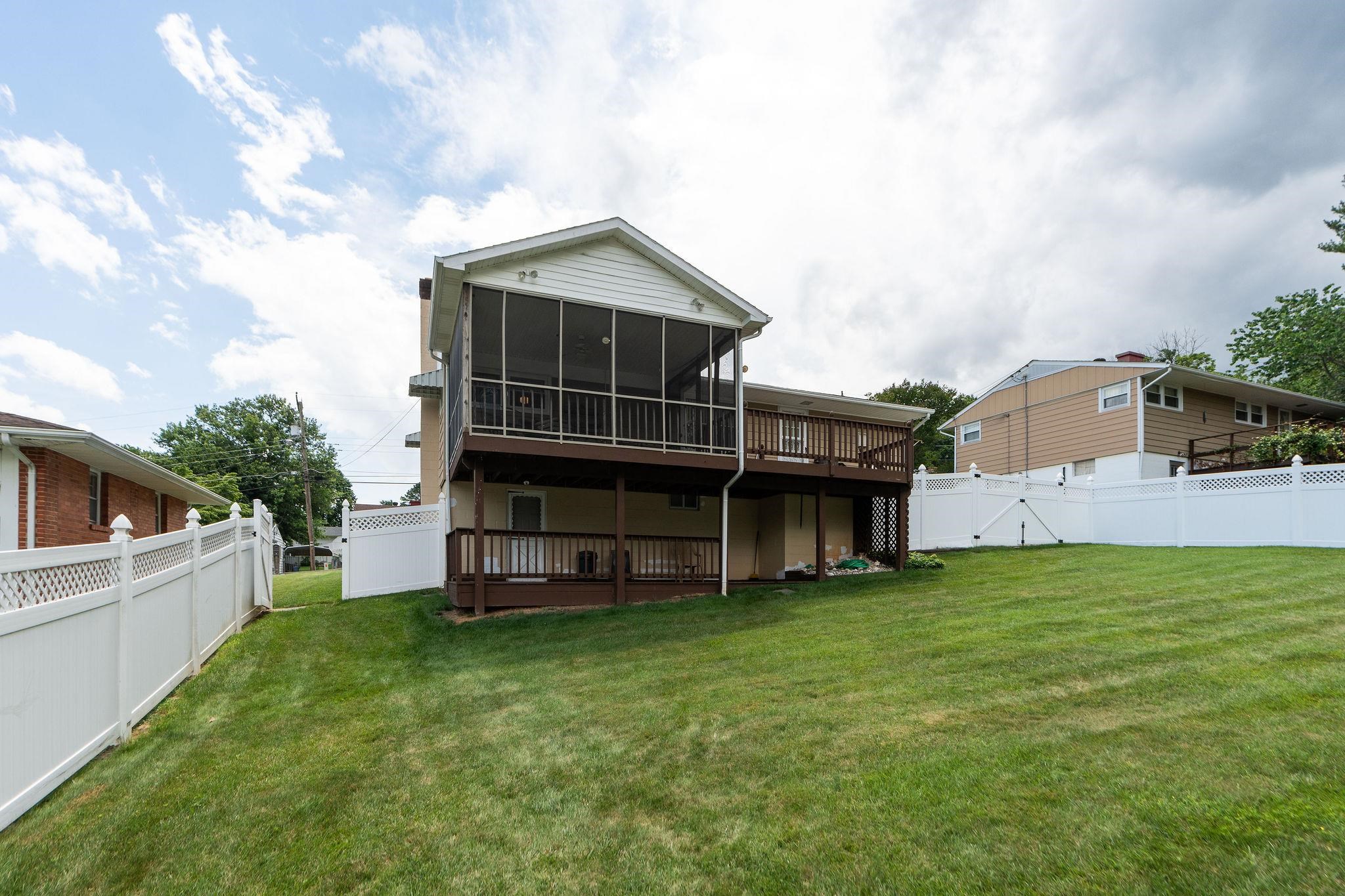 2517 N SHARLAINE DR, STAUNTON, Virginia 24401, 3 Bedrooms Bedrooms, ,1 BathroomBathrooms,Residential,2517 N SHARLAINE DR,666007 MLS # 666007