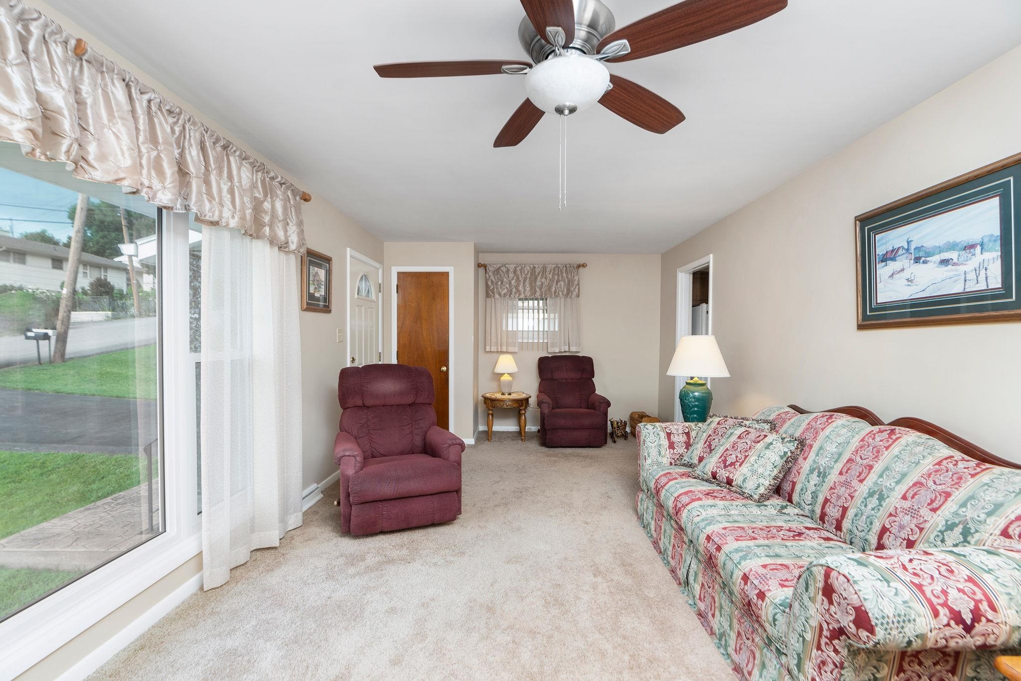 2517 N SHARLAINE DR, STAUNTON, Virginia 24401, 3 Bedrooms Bedrooms, ,1 BathroomBathrooms,Residential,2517 N SHARLAINE DR,666007 MLS # 666007