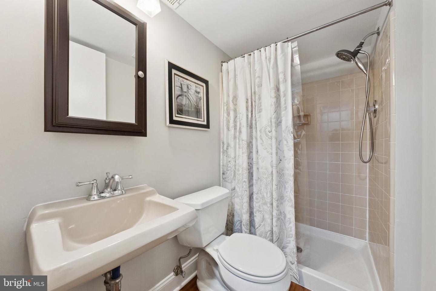 121 HARRISON ST NE, LEESBURG, Virginia 20176, 3 Bedrooms Bedrooms, ,3 BathroomsBathrooms,Residential,For sale,121 HARRISON ST NE,VALO2100010 MLS # VALO2100010