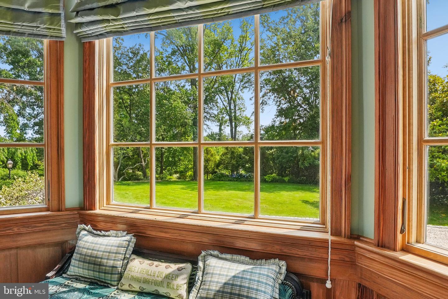320 1/2 MANSION DR, ALEXANDRIA, Virginia 22302, 4 Bedrooms Bedrooms, ,6 BathroomsBathrooms,Residential,For sale,320 1/2 MANSION DR,VAAX2046736 MLS # VAAX2046736