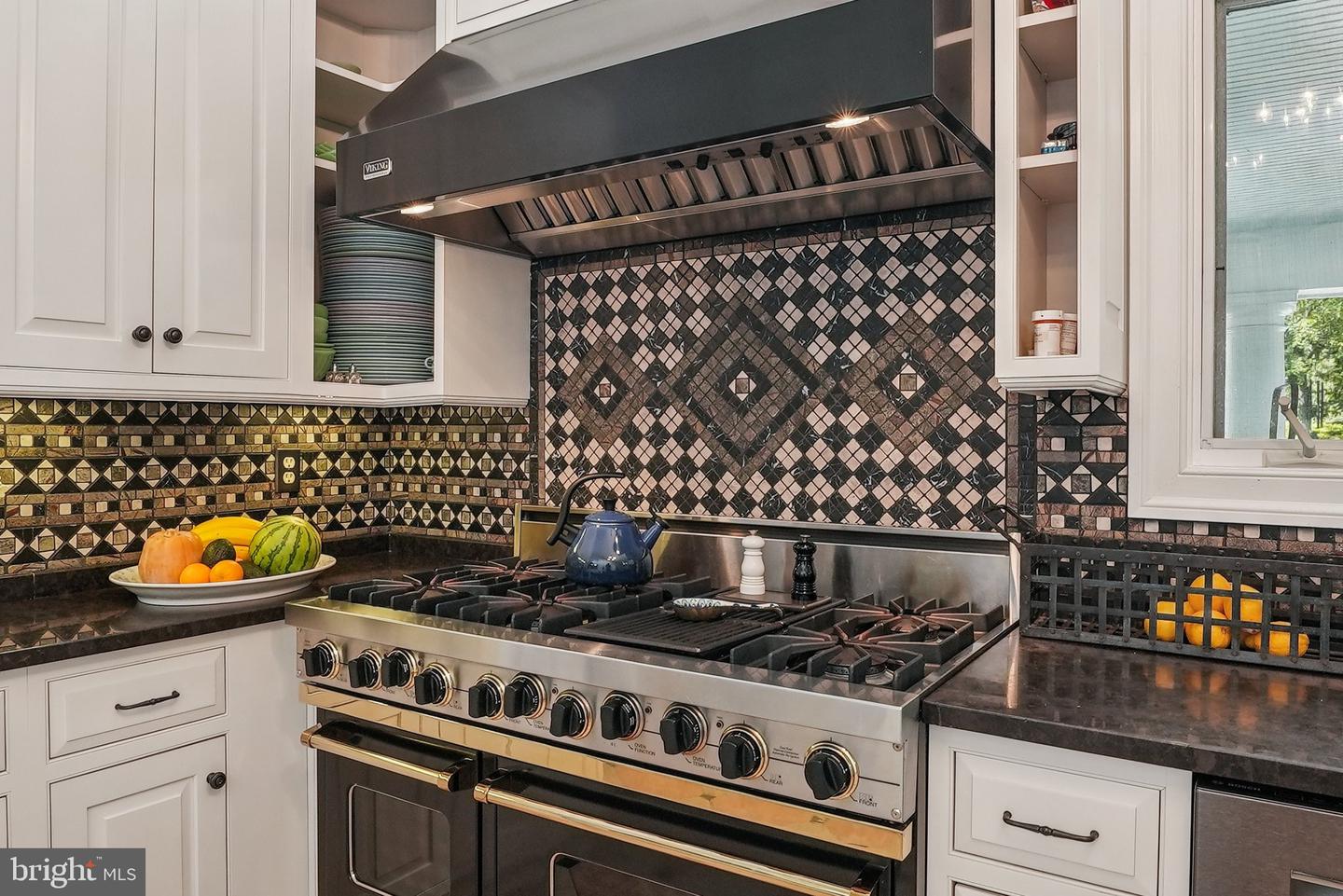 320 1/2 MANSION DR, ALEXANDRIA, Virginia 22302, 4 Bedrooms Bedrooms, ,6 BathroomsBathrooms,Residential,For sale,320 1/2 MANSION DR,VAAX2046736 MLS # VAAX2046736