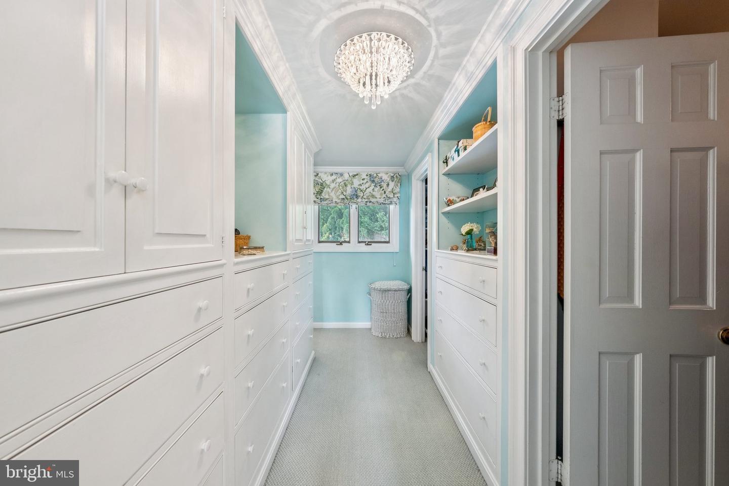320 1/2 MANSION DR, ALEXANDRIA, Virginia 22302, 4 Bedrooms Bedrooms, ,6 BathroomsBathrooms,Residential,For sale,320 1/2 MANSION DR,VAAX2046736 MLS # VAAX2046736