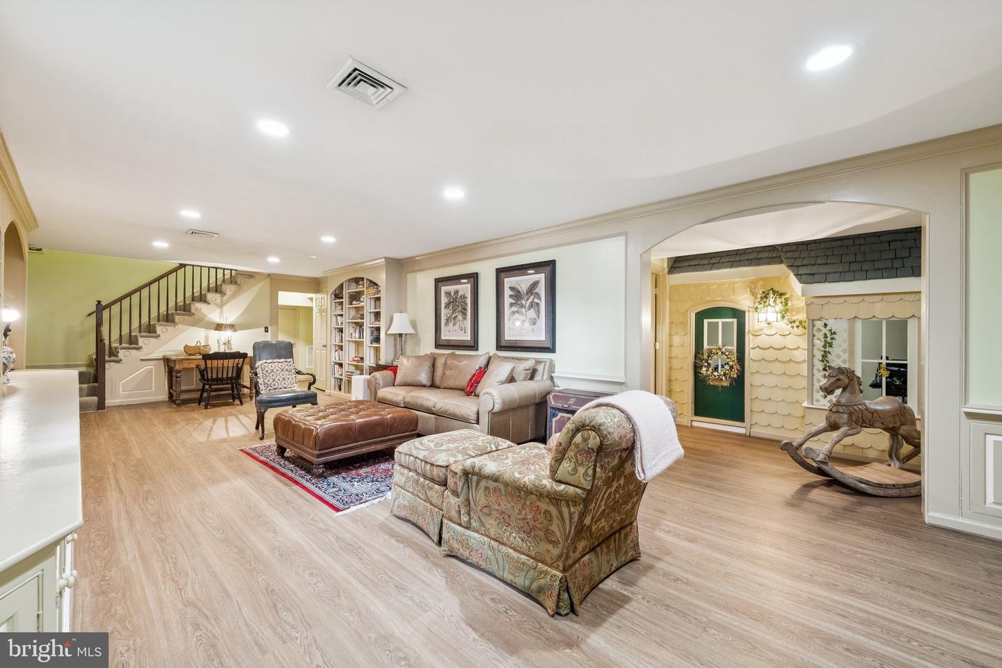 320 1/2 MANSION DR, ALEXANDRIA, Virginia 22302, 4 Bedrooms Bedrooms, ,6 BathroomsBathrooms,Residential,For sale,320 1/2 MANSION DR,VAAX2046736 MLS # VAAX2046736