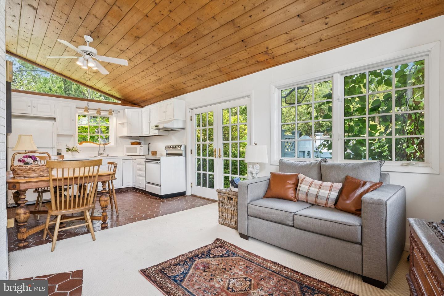 320 1/2 MANSION DR, ALEXANDRIA, Virginia 22302, 4 Bedrooms Bedrooms, ,6 BathroomsBathrooms,Residential,For sale,320 1/2 MANSION DR,VAAX2046736 MLS # VAAX2046736