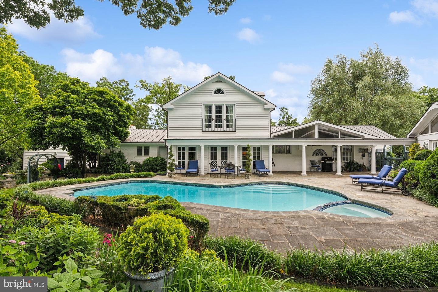 320 1/2 MANSION DR, ALEXANDRIA, Virginia 22302, 4 Bedrooms Bedrooms, ,6 BathroomsBathrooms,Residential,For sale,320 1/2 MANSION DR,VAAX2046736 MLS # VAAX2046736