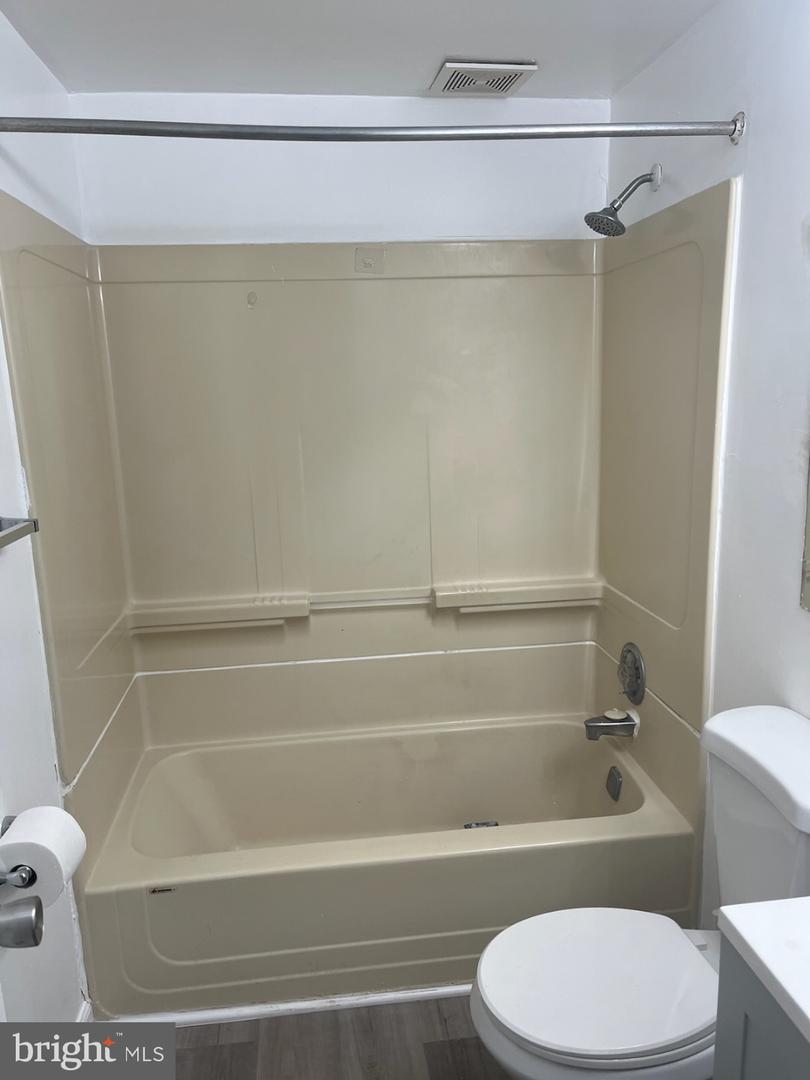 10725 WEST DR #301, FAIRFAX, Virginia 22030, 2 Bedrooms Bedrooms, ,1 BathroomBathrooms,Residential,For sale,10725 WEST DR #301,VAFC2006508 MLS # VAFC2006508