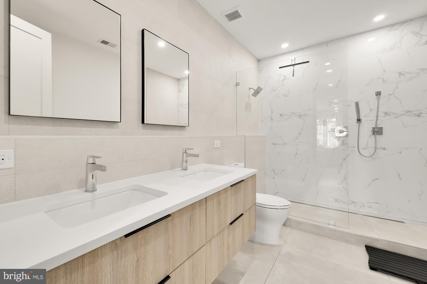 146 S ST NW #B, WASHINGTON, District Of Columbia 20001, 5 Bedrooms Bedrooms, ,3 BathroomsBathrooms,Residential,For sale,146 S ST NW #B,DCDC2206694 MLS # DCDC2206694