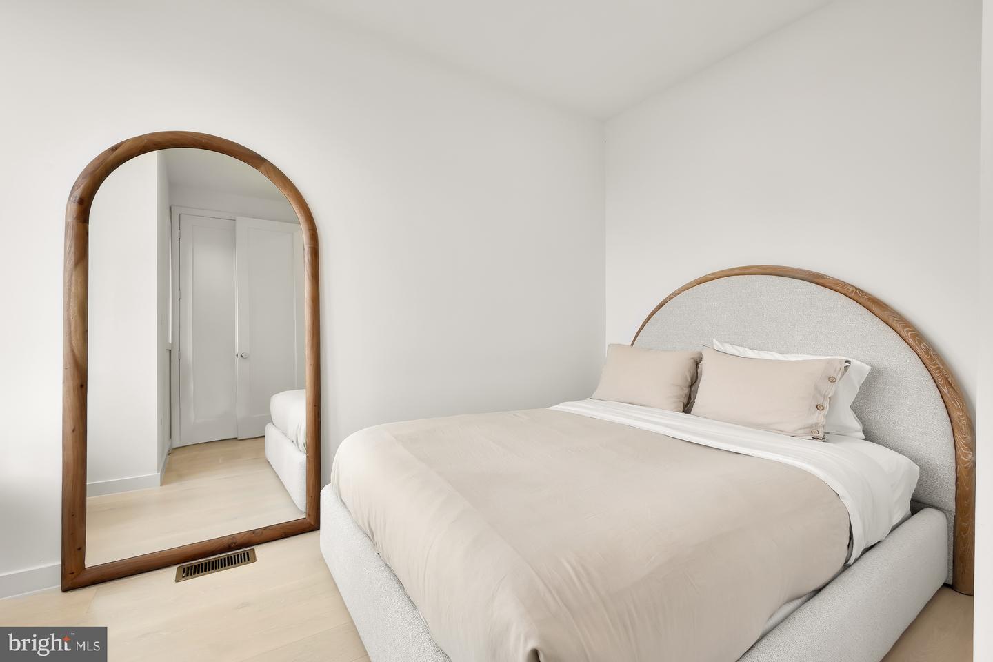 146 S ST NW #B, WASHINGTON, District Of Columbia 20001, 5 Bedrooms Bedrooms, ,3 BathroomsBathrooms,Residential,For sale,146 S ST NW #B,DCDC2206694 MLS # DCDC2206694