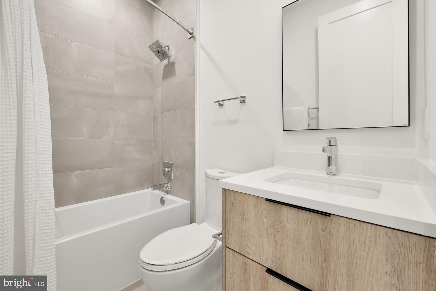 146 S ST NW #B, WASHINGTON, District Of Columbia 20001, 5 Bedrooms Bedrooms, ,3 BathroomsBathrooms,Residential,For sale,146 S ST NW #B,DCDC2206694 MLS # DCDC2206694