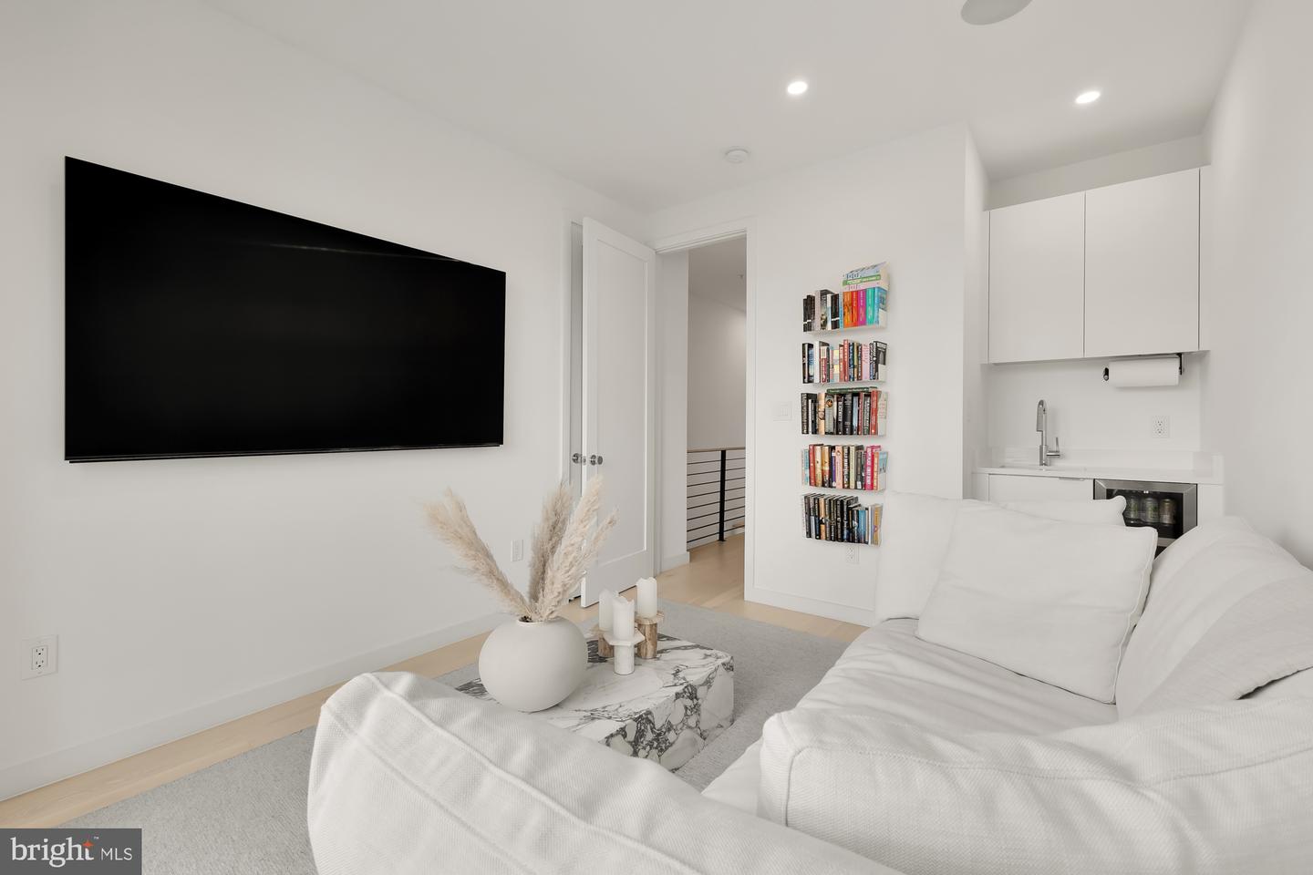 146 S ST NW #B, WASHINGTON, District Of Columbia 20001, 5 Bedrooms Bedrooms, ,3 BathroomsBathrooms,Residential,For sale,146 S ST NW #B,DCDC2206694 MLS # DCDC2206694
