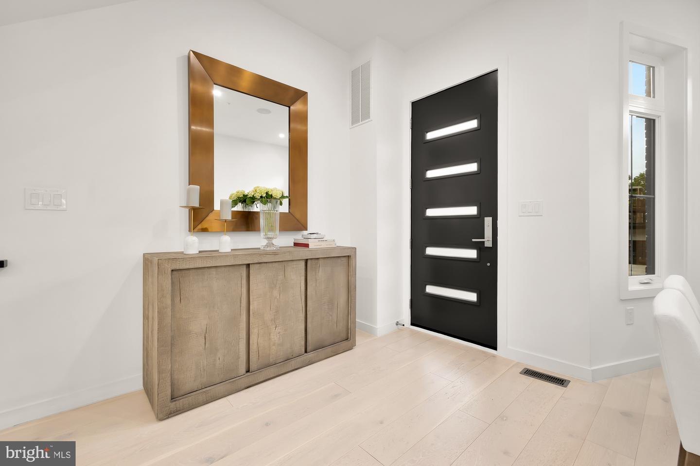 146 S ST NW #B, WASHINGTON, District Of Columbia 20001, 5 Bedrooms Bedrooms, ,3 BathroomsBathrooms,Residential,For sale,146 S ST NW #B,DCDC2206694 MLS # DCDC2206694