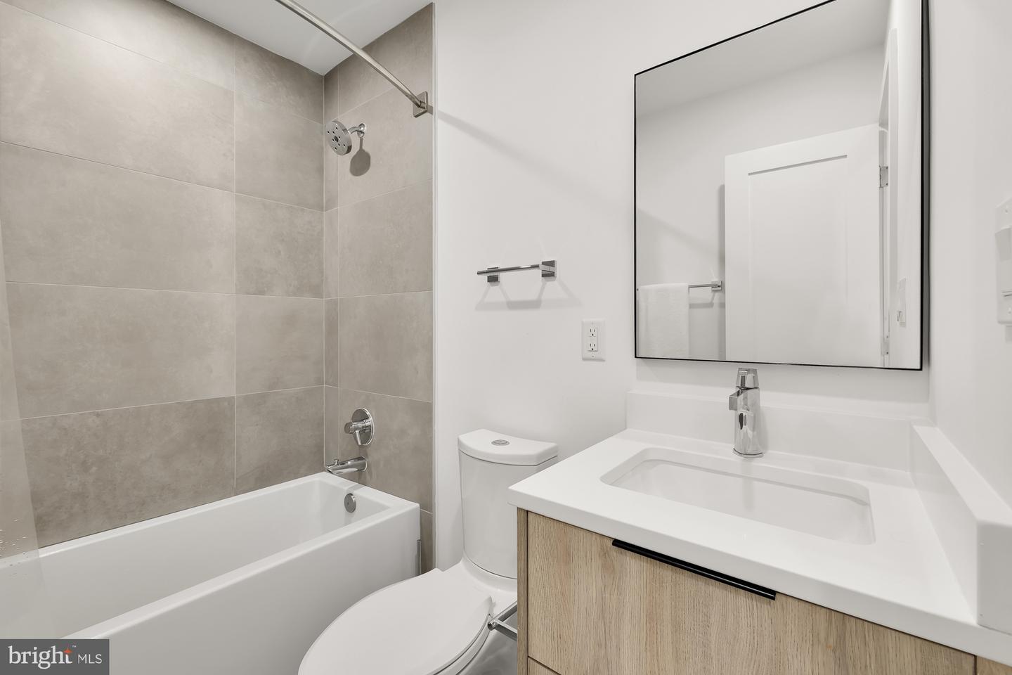 146 S ST NW #B, WASHINGTON, District Of Columbia 20001, 5 Bedrooms Bedrooms, ,3 BathroomsBathrooms,Residential,For sale,146 S ST NW #B,DCDC2206694 MLS # DCDC2206694