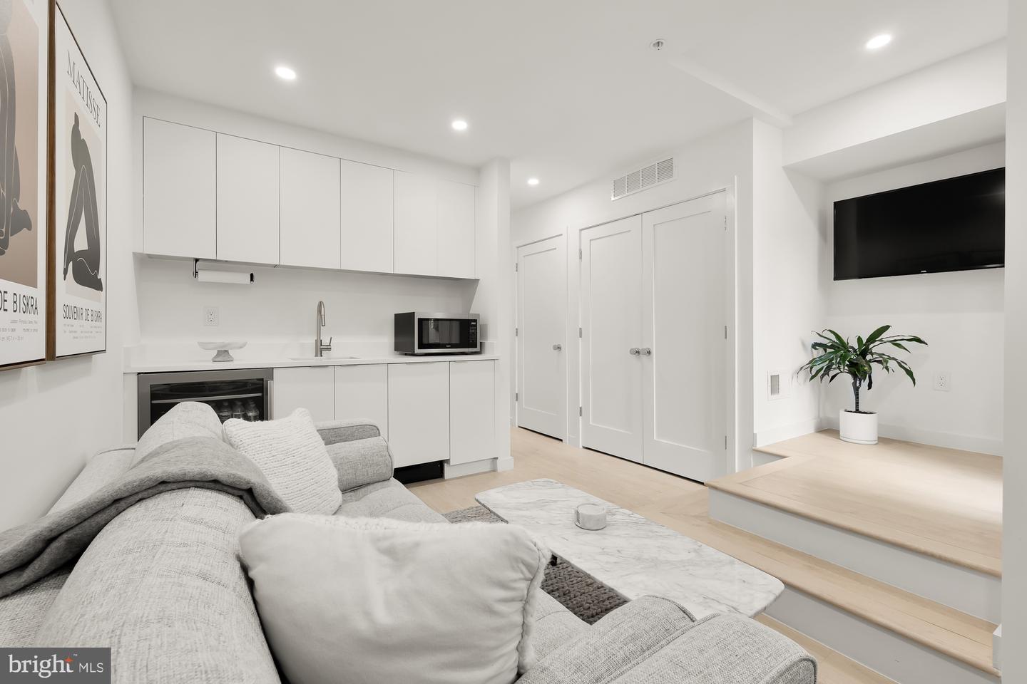 146 S ST NW #B, WASHINGTON, District Of Columbia 20001, 5 Bedrooms Bedrooms, ,3 BathroomsBathrooms,Residential,For sale,146 S ST NW #B,DCDC2206694 MLS # DCDC2206694