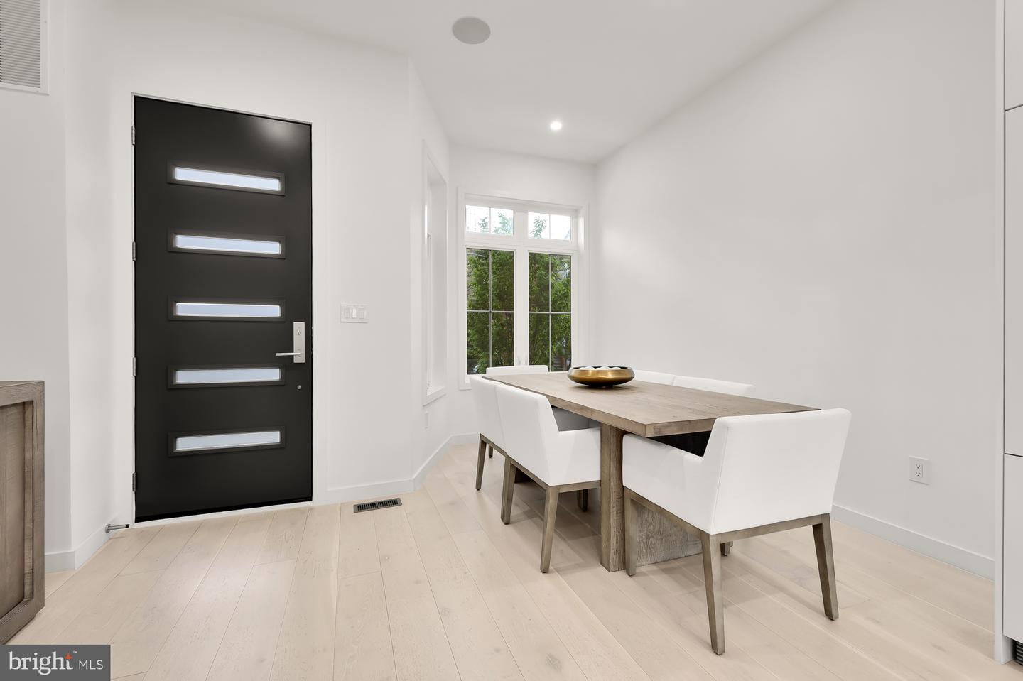 146 S ST NW #B, WASHINGTON, District Of Columbia 20001, 5 Bedrooms Bedrooms, ,3 BathroomsBathrooms,Residential,For sale,146 S ST NW #B,DCDC2206694 MLS # DCDC2206694