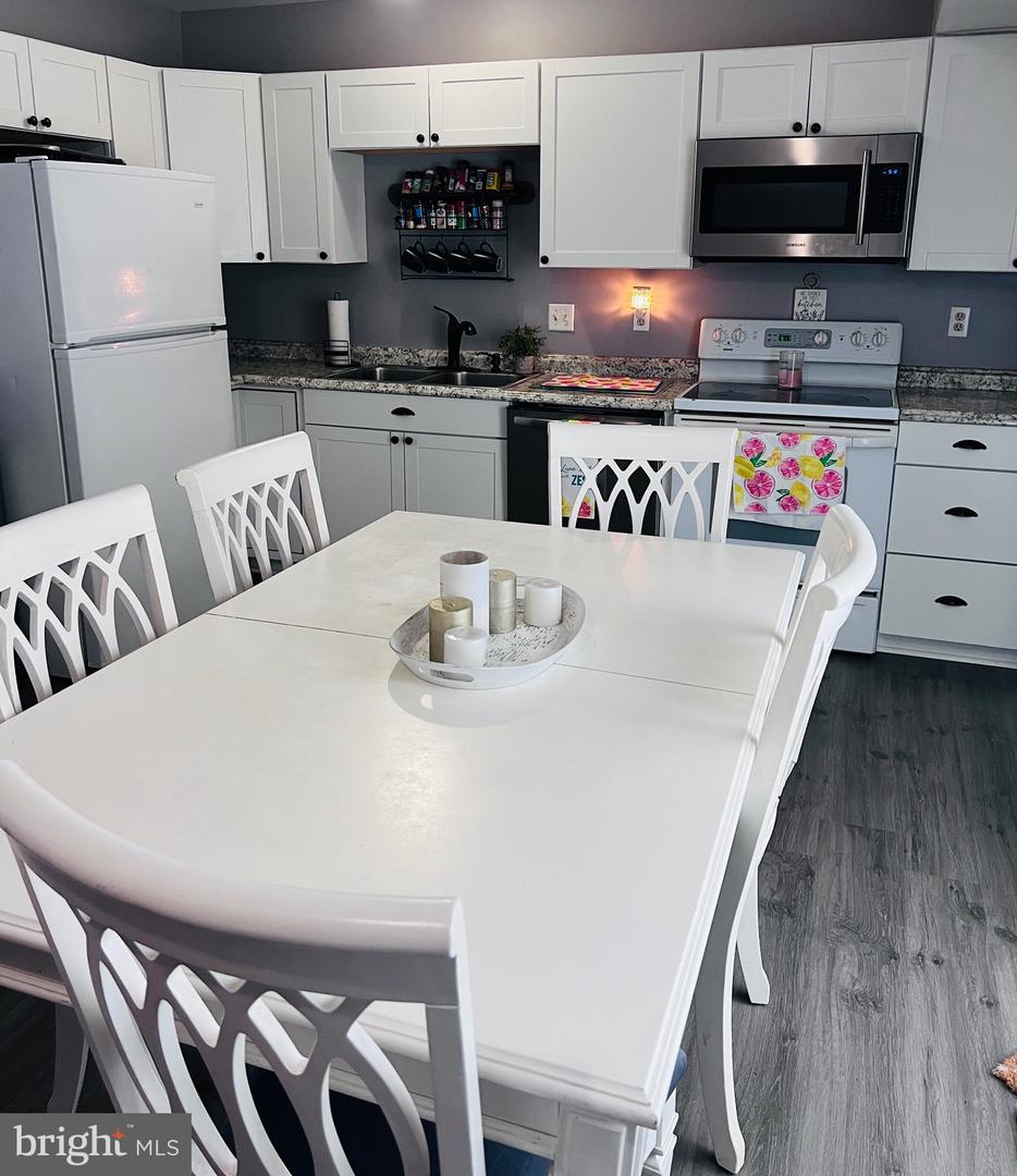5122 COTTONWOOD CT, FREDERICKSBURG, Virginia 22407, 3 Bedrooms Bedrooms, ,1 BathroomBathrooms,Residential,For sale,5122 COTTONWOOD CT,VASP2034106 MLS # VASP2034106