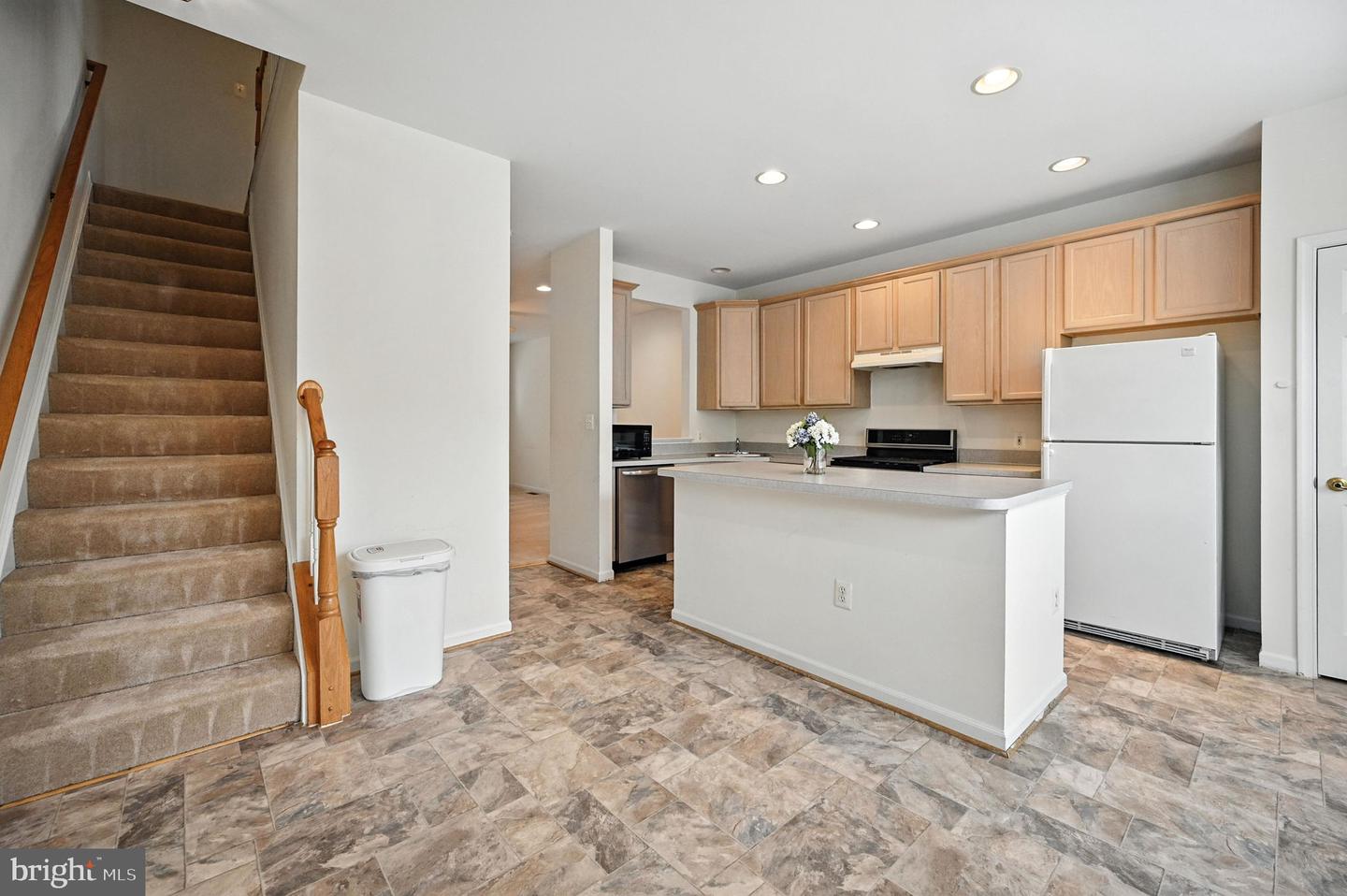 6949 BANCHORY CT, ALEXANDRIA, Virginia 22315, 3 Bedrooms Bedrooms, ,3 BathroomsBathrooms,Residential,For sale,6949 BANCHORY CT,VAFX2249194 MLS # VAFX2249194
