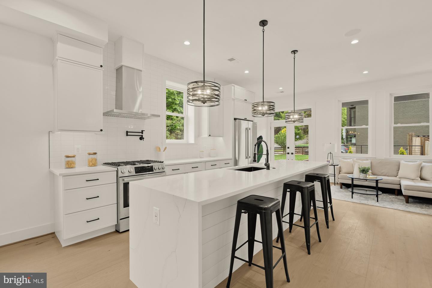 2035 NORTH CAPITOL ST NE, WASHINGTON, District Of Columbia 20002, 4 Bedrooms Bedrooms, ,3 BathroomsBathrooms,Residential,For sale,2035 NORTH CAPITOL ST NE,DCDC2206746 MLS # DCDC2206746
