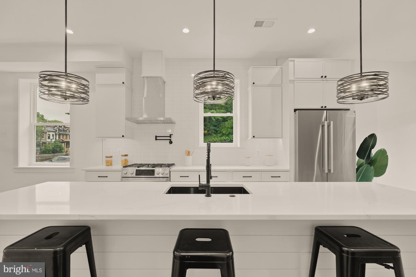 2035 NORTH CAPITOL ST NE, WASHINGTON, District Of Columbia 20002, 4 Bedrooms Bedrooms, ,3 BathroomsBathrooms,Residential,For sale,2035 NORTH CAPITOL ST NE,DCDC2206746 MLS # DCDC2206746