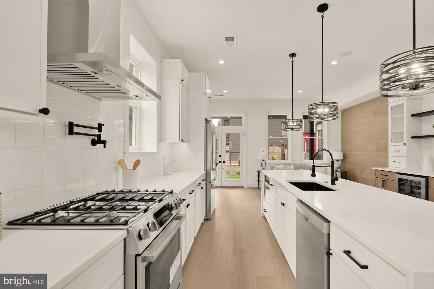 2035 NORTH CAPITOL ST NE, WASHINGTON, District Of Columbia 20002, 4 Bedrooms Bedrooms, ,3 BathroomsBathrooms,Residential,For sale,2035 NORTH CAPITOL ST NE,DCDC2206746 MLS # DCDC2206746