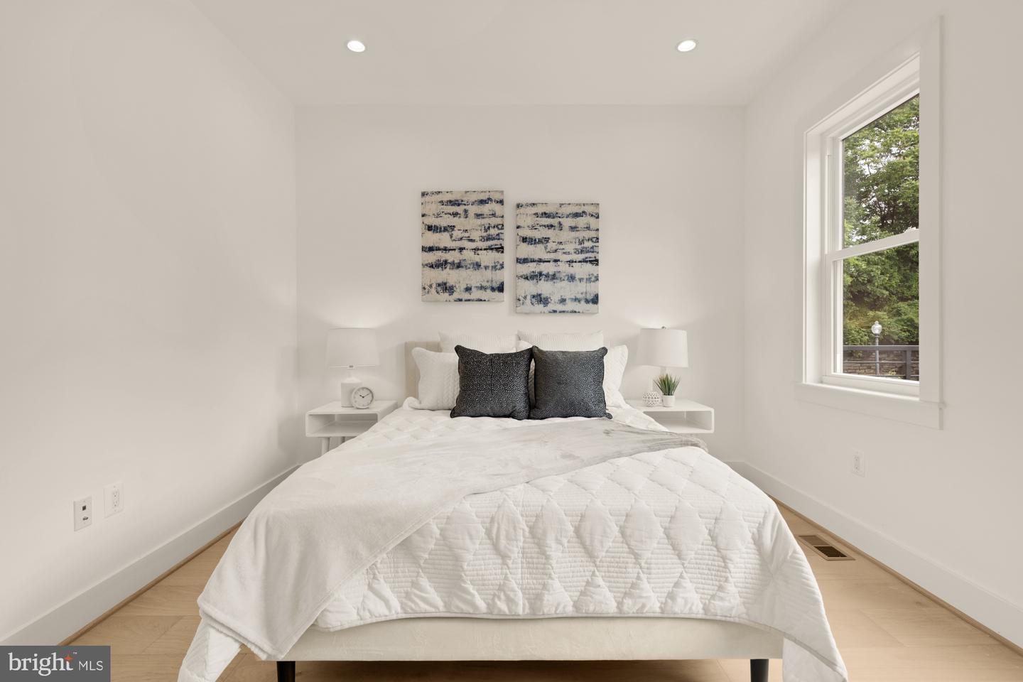 2035 NORTH CAPITOL ST NE, WASHINGTON, District Of Columbia 20002, 4 Bedrooms Bedrooms, ,3 BathroomsBathrooms,Residential,For sale,2035 NORTH CAPITOL ST NE,DCDC2206746 MLS # DCDC2206746