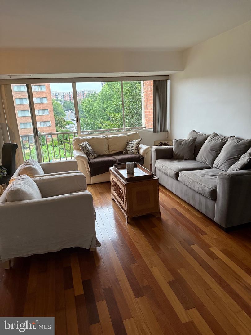431 N ARMISTEAD ST N #406, ALEXANDRIA, Virginia 22312, 1 Bedroom Bedrooms, ,1 BathroomBathrooms,Residential,For sale,431 N ARMISTEAD ST N #406,VAAX2046780 MLS # VAAX2046780