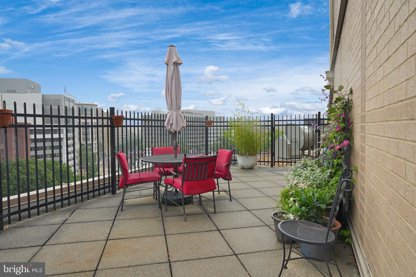 2201 L ST NW #308, WASHINGTON, District Of Columbia 20037, 1 Bedroom Bedrooms, ,1 BathroomBathrooms,Residential,For sale,2201 L ST NW #308,DCDC2206802 MLS # DCDC2206802