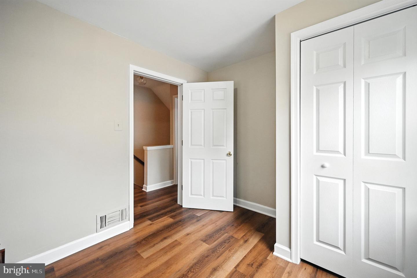 851 S IVY ST, ARLINGTON, Virginia 22204, 2 Bedrooms Bedrooms, ,2 BathroomsBathrooms,Residential,For sale,851 S IVY ST,VAAR2059588 MLS # VAAR2059588