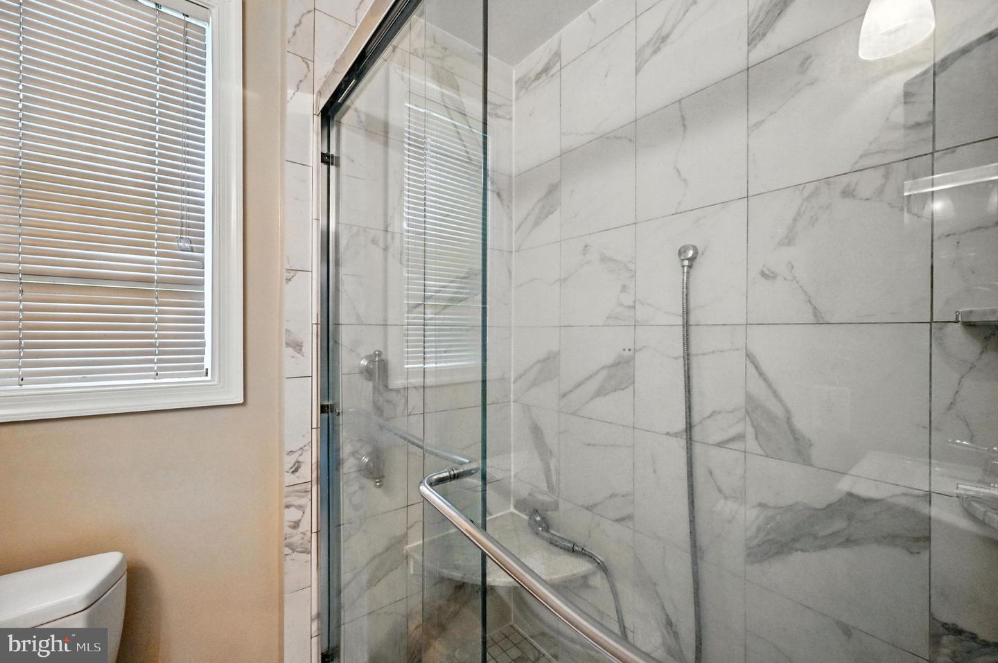 851 S IVY ST, ARLINGTON, Virginia 22204, 2 Bedrooms Bedrooms, ,2 BathroomsBathrooms,Residential,For sale,851 S IVY ST,VAAR2059588 MLS # VAAR2059588