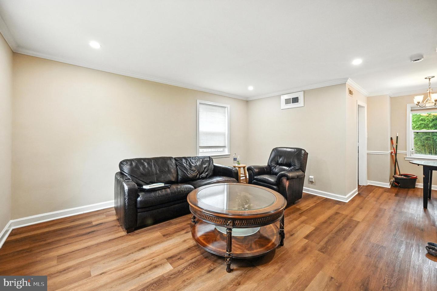851 S IVY ST, ARLINGTON, Virginia 22204, 2 Bedrooms Bedrooms, ,2 BathroomsBathrooms,Residential,For sale,851 S IVY ST,VAAR2059588 MLS # VAAR2059588