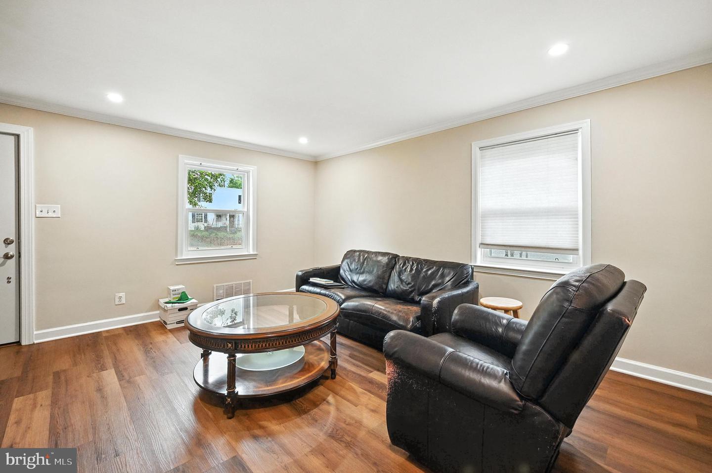 851 S IVY ST, ARLINGTON, Virginia 22204, 2 Bedrooms Bedrooms, ,2 BathroomsBathrooms,Residential,For sale,851 S IVY ST,VAAR2059588 MLS # VAAR2059588