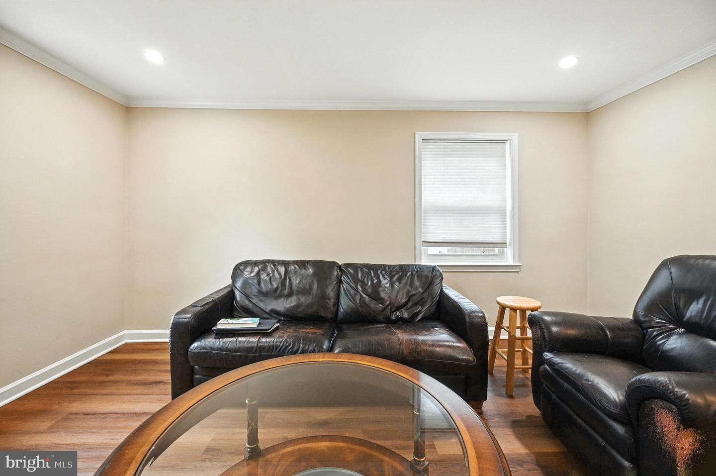 851 S IVY ST, ARLINGTON, Virginia 22204, 2 Bedrooms Bedrooms, ,2 BathroomsBathrooms,Residential,For sale,851 S IVY ST,VAAR2059588 MLS # VAAR2059588